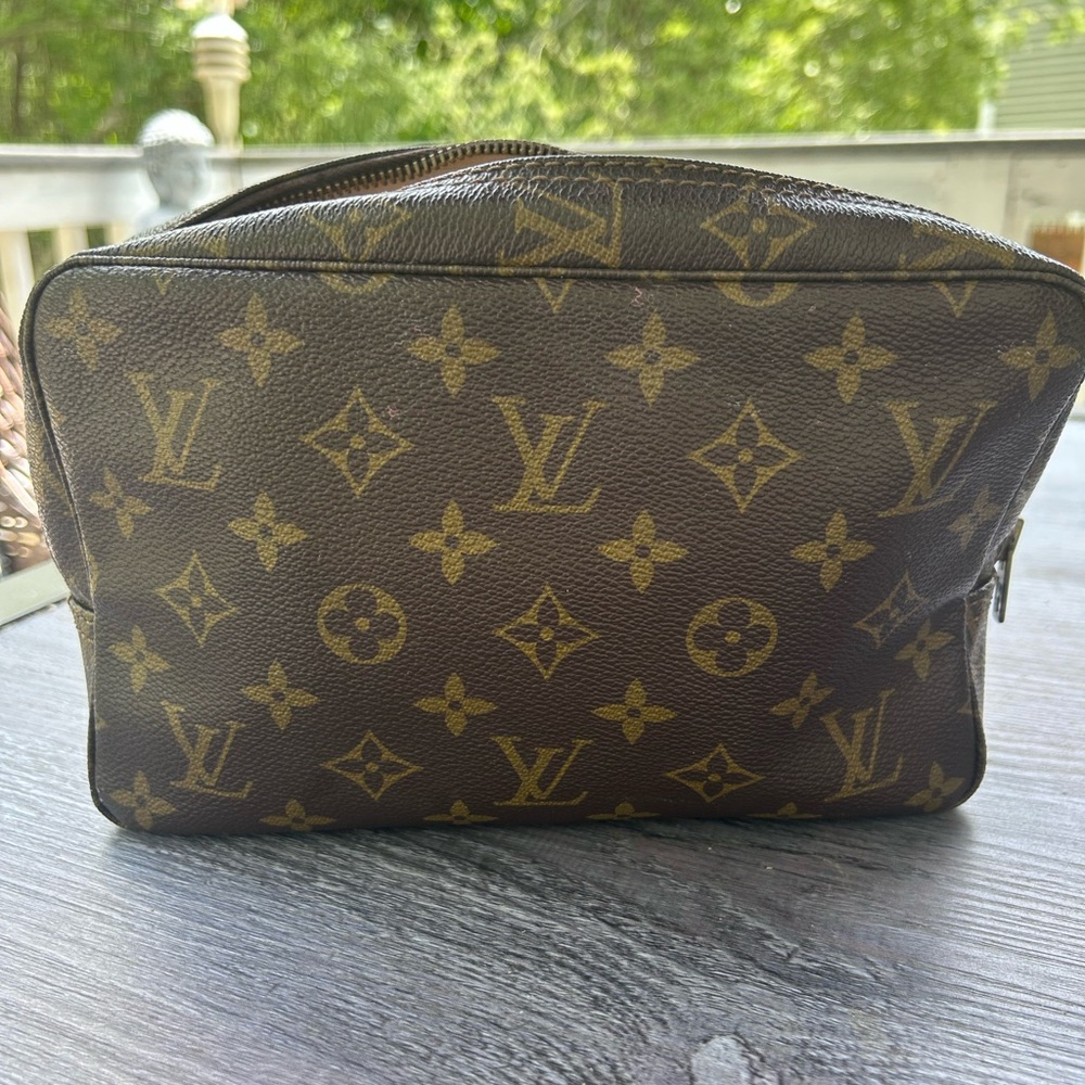 Authentic Louis Vuitton Monogram Toiletry Trousse